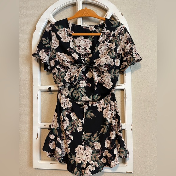 ILLA ILLA Flowered Romper - Picture 1 of 6